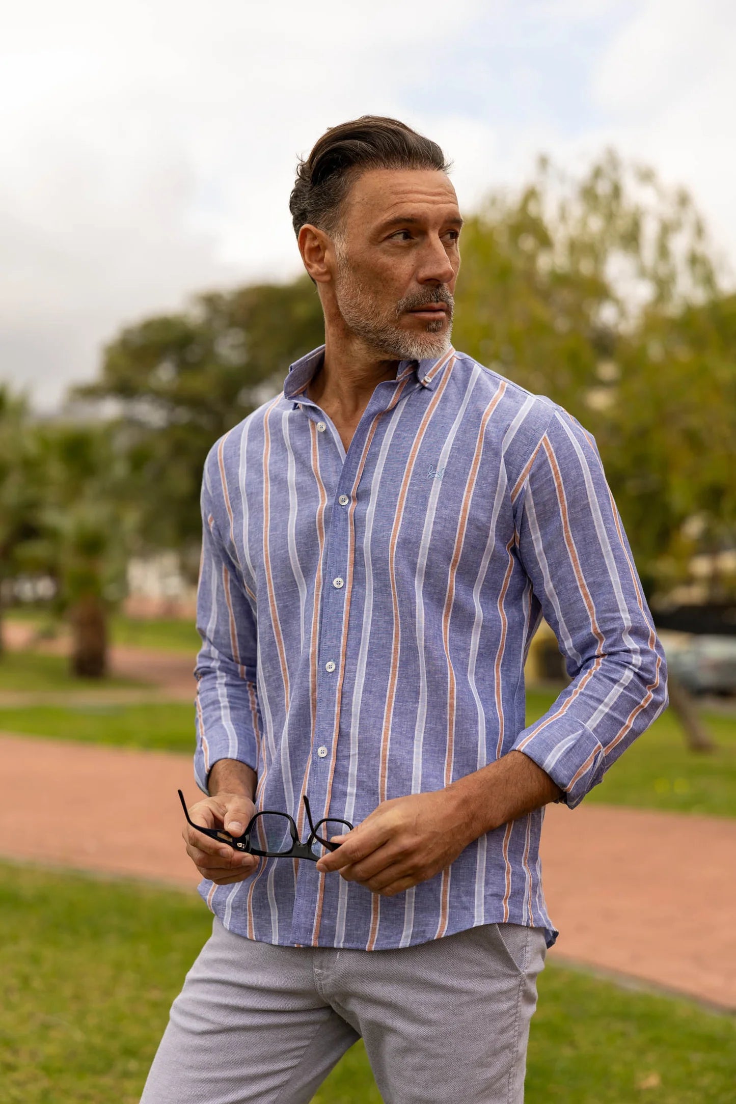 CAMISA AZUL con rayas naranjas
